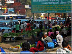 Nepal. Grntsagsmarked og gadehandel i Kathmandu [Klik for et strre billede]
