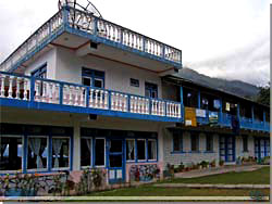 Nepal. New Dhaulagiri Lodge i Chitre [Klik for et strre billede]