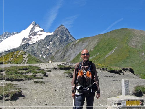 TMB. Grand Col Ferret, 2537 m. Webmaster Erik Petersen i passet p grnsen mellem Schweiz og Italien