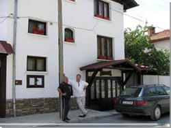 Bulgarien. Voyno House, logiet i Dobrinitse. Ejeren Hans og svigerfaren