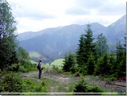 Slovakiet. Et kig ud over dalen med de Belianske Tatra i baggrunden [Klik for et strre billede]
