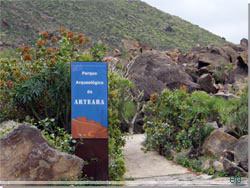 Gran Canaria. Indgangen til den Arkologiske Park i Arteara [Klik for strre foto]