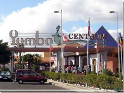 Gran Canaria. Yumbo Centrum, et af flere store shoppingcentre [Klik for et strre foto]