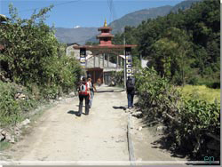 Nepal. Byporten til Galeshwar [Klik for et strre billede]