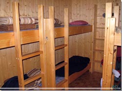 En 6 sengs sovesal p refugiet Relais de Arpette, Champex i Schweiz