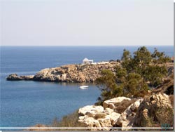 Cypern. Det lille kapel Ayioi Anargyri forude [Klik for et strre billede]